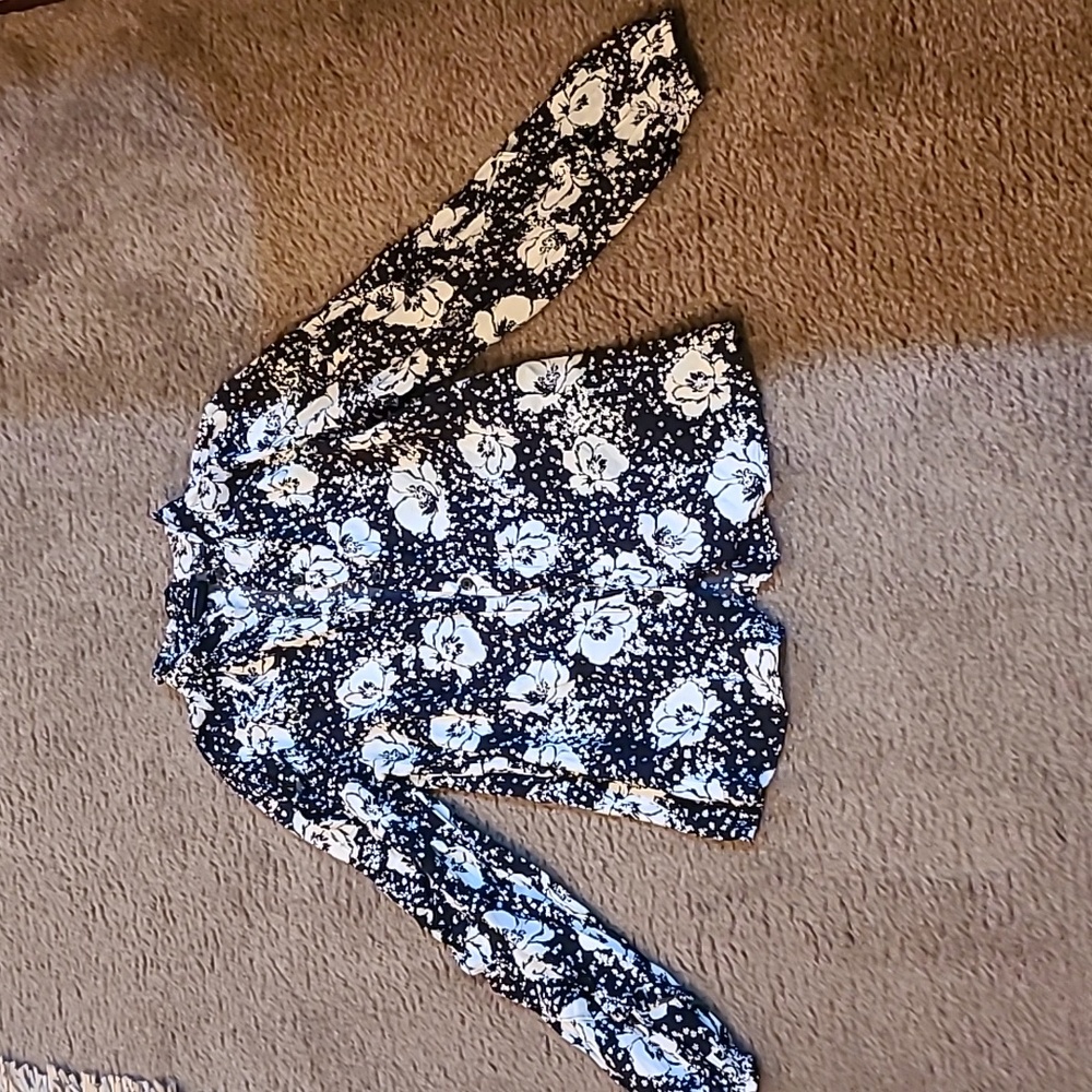 Black and Cream floral top